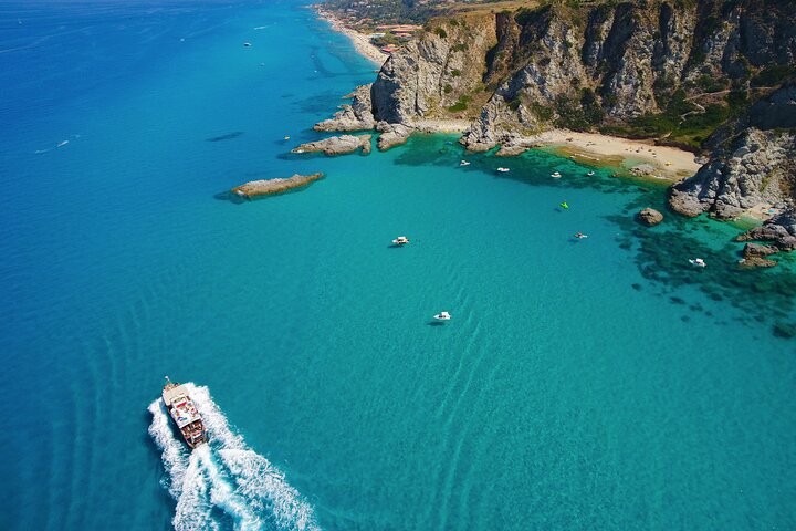 Tour of the Costa degli Dei by boat, 3 hours with aperitif included