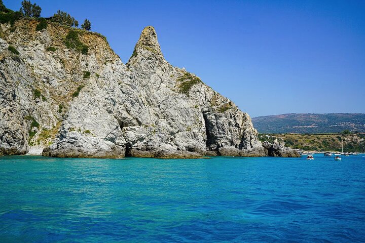 Tour of the Costa degli Dei by boat, 3 hours with aperitif included