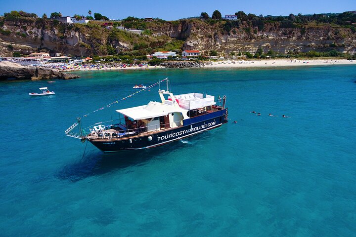 Tour of the Costa degli Dei by boat, 3 hours with aperitif included
