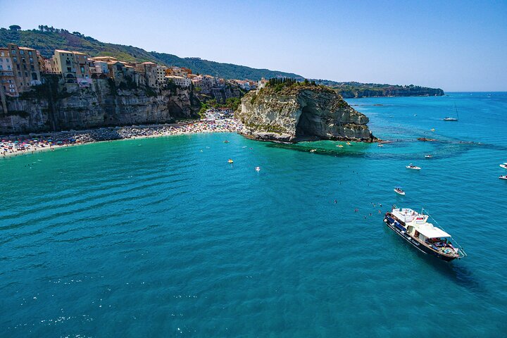 Tour of the Costa degli Dei by boat, 3 hours with aperitif included