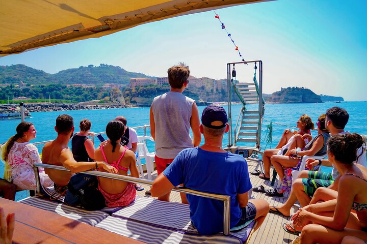 Tour of the Costa degli Dei by boat, 3 hours with aperitif included