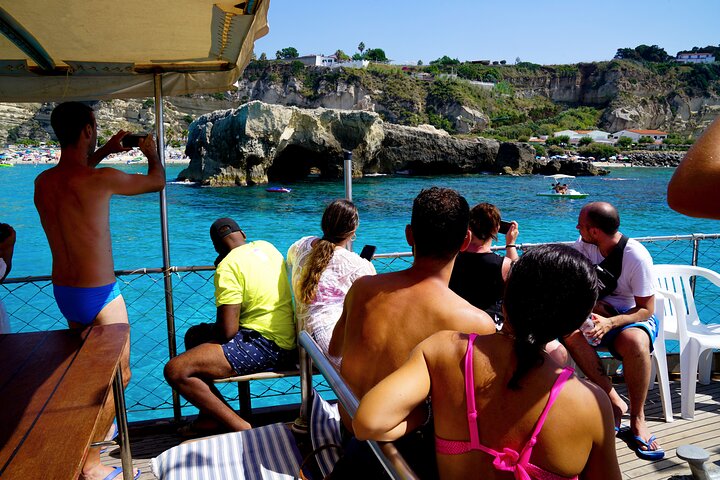 Tour of the Costa degli Dei by boat, 3 hours with aperitif included