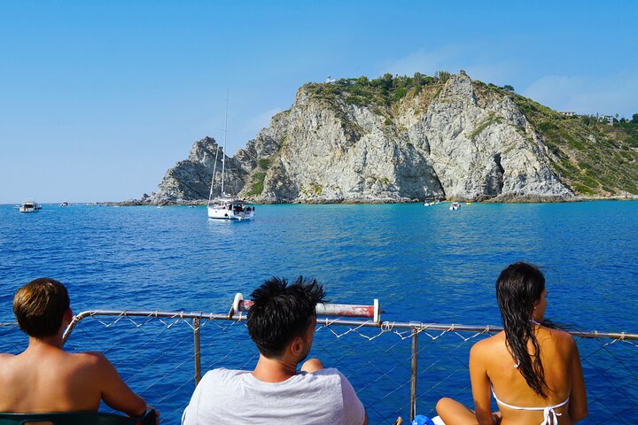 Tour of the Costa degli Dei by boat, 3 hours with aperitif included