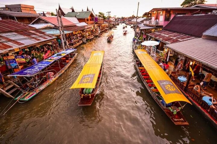 Amphawa Floating Market and Maeklong Railway Private Afternoon Tour from Hua Hin