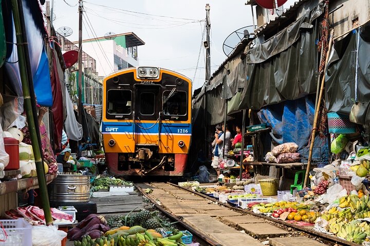 Amphawa Floating Market and Maeklong Railway Private Afternoon Tour from Hua Hin
