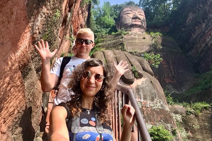 All Inclusive Private Trip to Chengdu Giant Panda Base and Leshan Giant Buddha