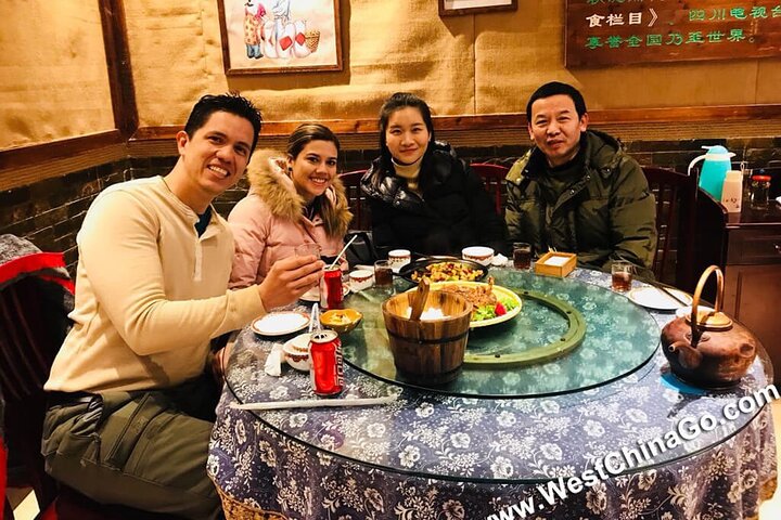 All Inclusive Private Trip to Chengdu Giant Panda Base and Leshan Giant Buddha