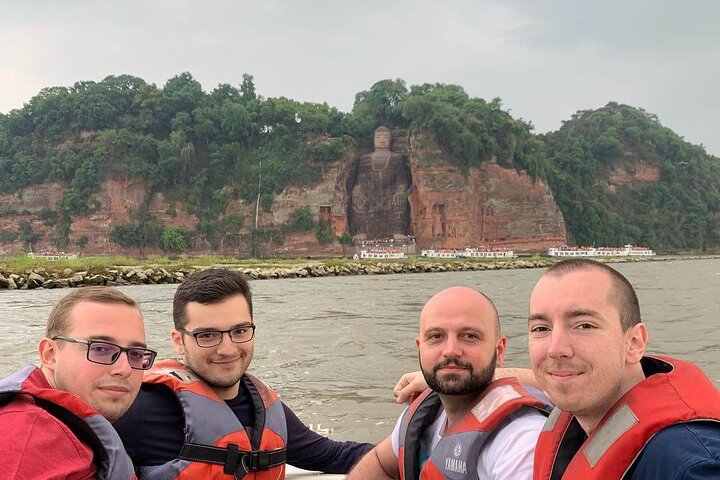 All Inclusive Private Trip to Chengdu Giant Panda Base and Leshan Giant Buddha