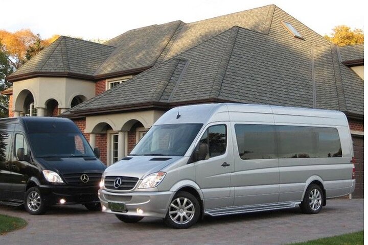 Private Arrival Transfer: Buffalo Niagara Airport to Niagara Falls, Ontario