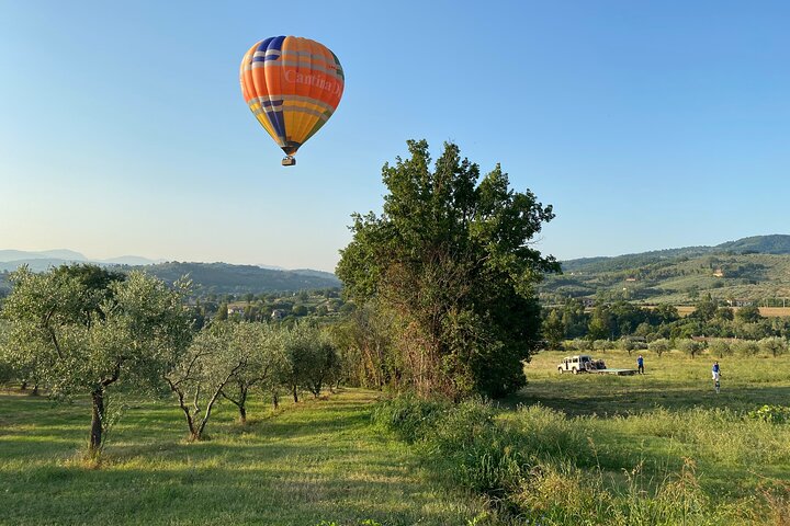 Professional hot air balloon rides at Assisi, Trasimeno in Umbria