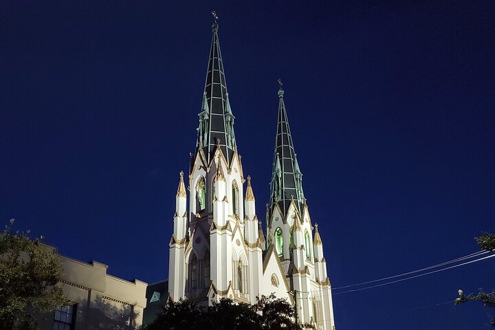 Savannah History and Haunts Candlelit Ghost Walking Tour
