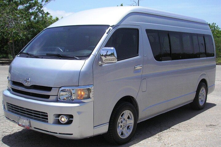 Round-Trip Transfer between Antigua Airport and Antigua Hotels