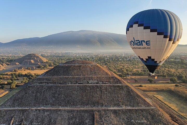 Teotihuacan Hot Air Balloon Flight from Mexico City / Volare