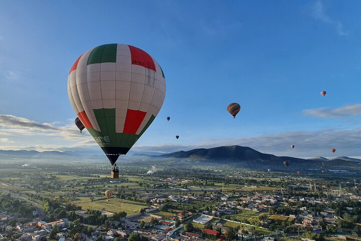 Teotihuacan Hot Air Balloon Flight from Mexico City / Volare