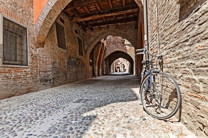 Discover Ferrara city centre