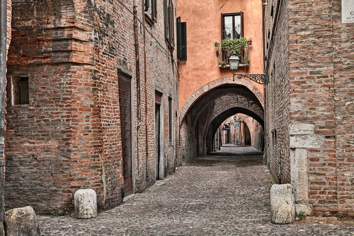 Discover Ferrara city centre