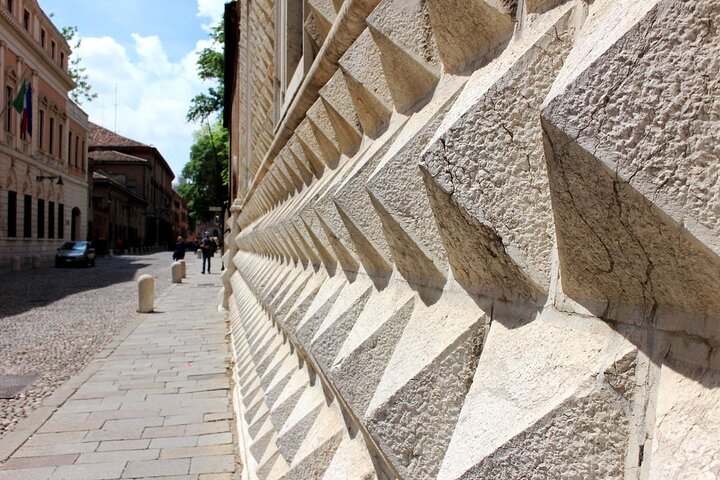 Discover Ferrara city centre