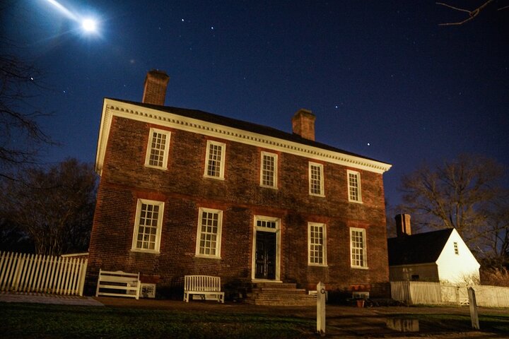 Whispers of Williamsburg Haunted Ghost Tour with Add-on options