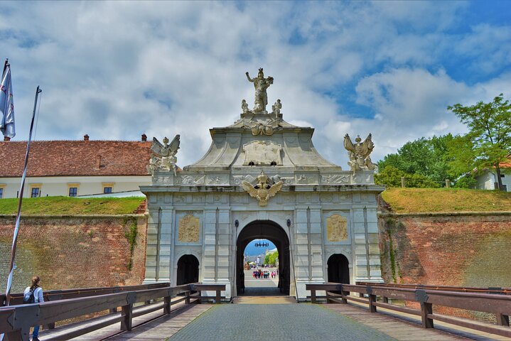 Exclusive Tour: Corvin Castle, Alba Iulia and traditional villages from Sibiu