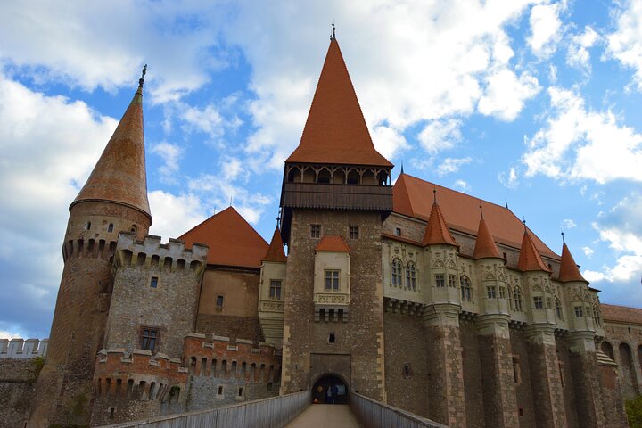 Exclusive Tour: Corvin Castle, Alba Iulia and traditional villages from Sibiu