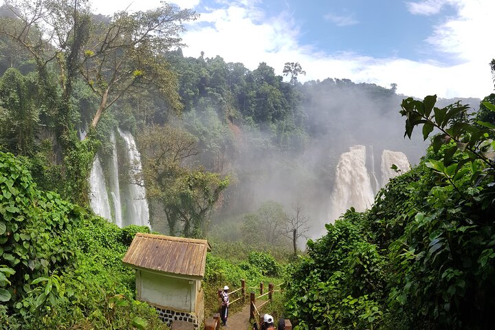 Visit of the Ekom Nkam waterfalls from Douala