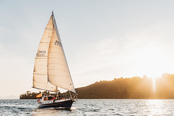 Classical Sailing - Māori Rock Carvings -Taupo Sailing Adventures