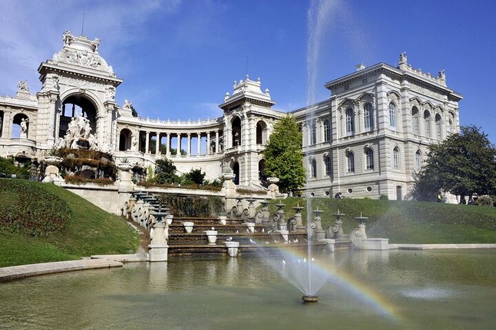 5-Hour Private Sightseeing Tour of the Provence from Marseille in Luxury Car