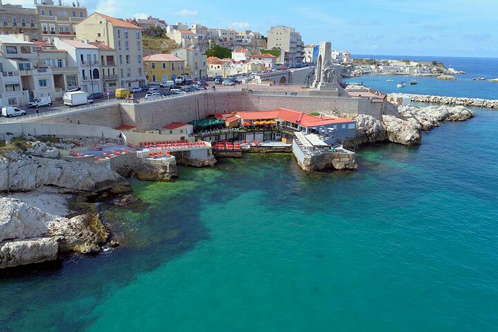 5-Hour Private Sightseeing Tour of the Provence from Marseille in Luxury Car