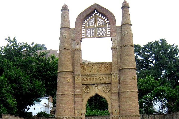 Private Day Excursion to Chanderi from Orchha