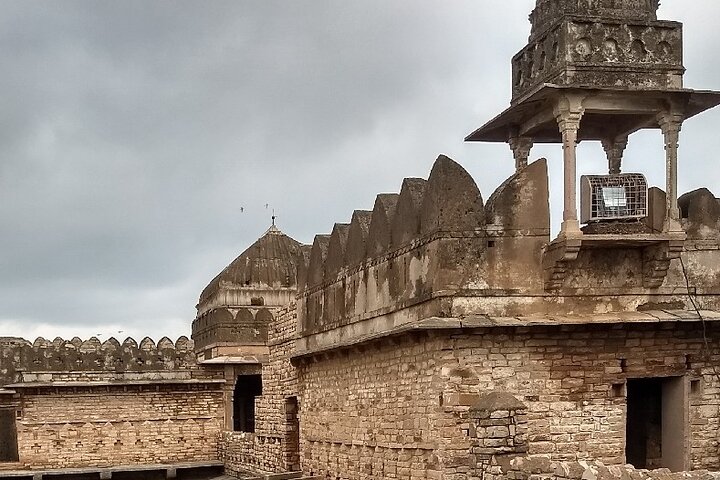 Private Day Excursion to Chanderi from Orchha