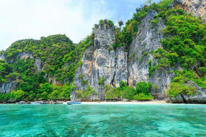 Discover Maya Bay at Dawn: Avoid the Phi Phi Crowds