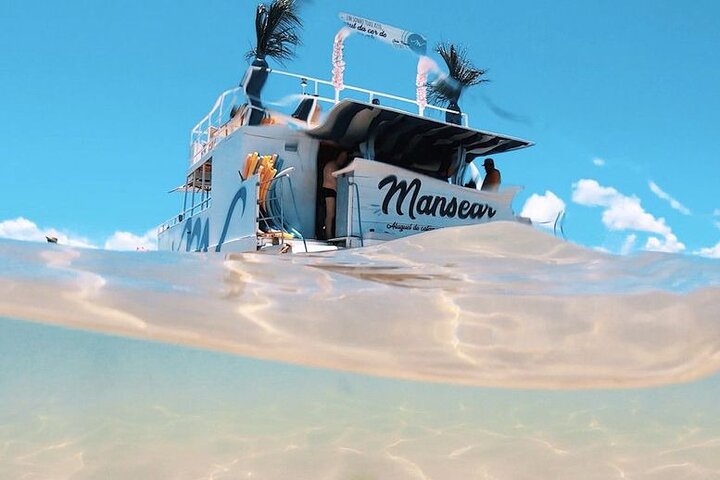 Catamaran trip to Areia Vermelha Island with transfer
