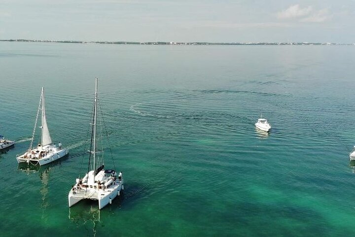 Caye Caulker Sailing with Snorkeling Hol Chan and Shark Ray Alley