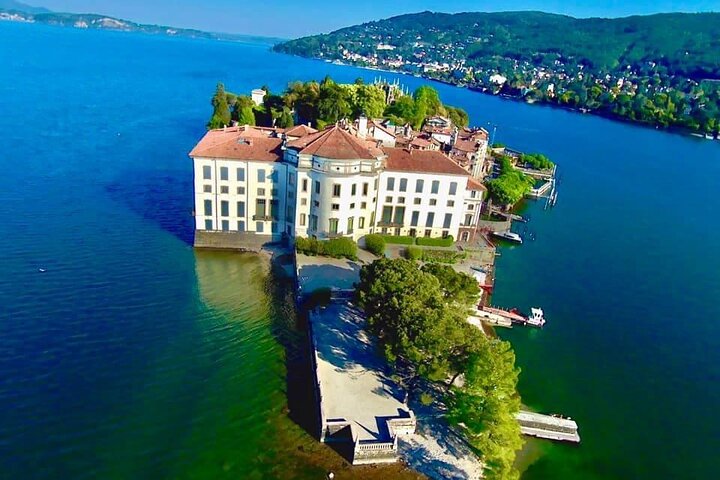 Stresa: 1-Day 3 Borromean Islands Hop-On Hop-Off Boat Tour