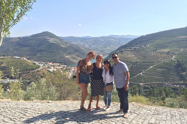 Douro Valley Premium Small-Group Tour: Wine, Lunch & Cruise