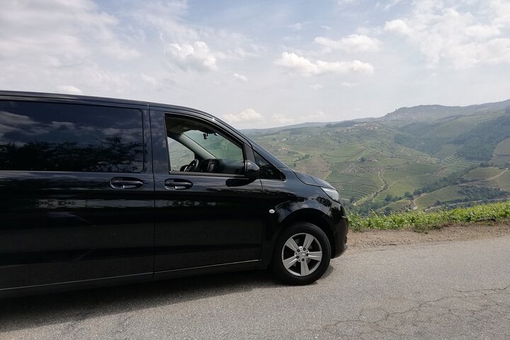 Douro Valley Premium Small-Group Tour: Wine, Lunch & Cruise