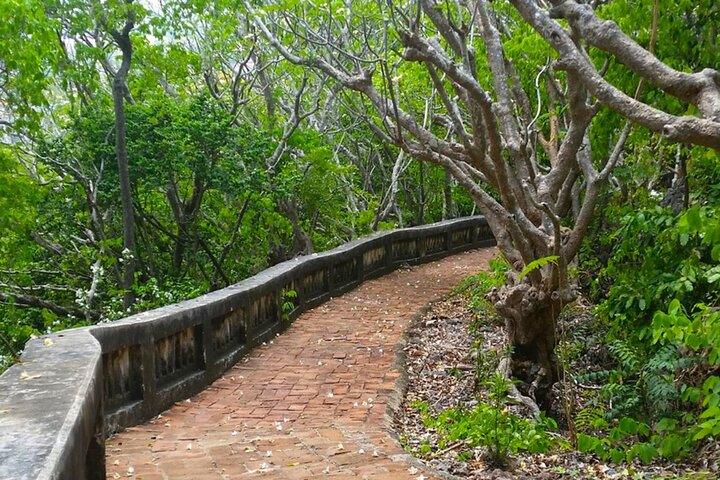 Petchaburi Highlights Khao Luang Cave, Palaces & Temples Group Tour from Hua Hin