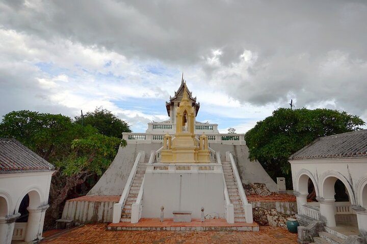 Petchaburi Highlights Khao Luang Cave, Palaces & Temples Group Tour from Hua Hin