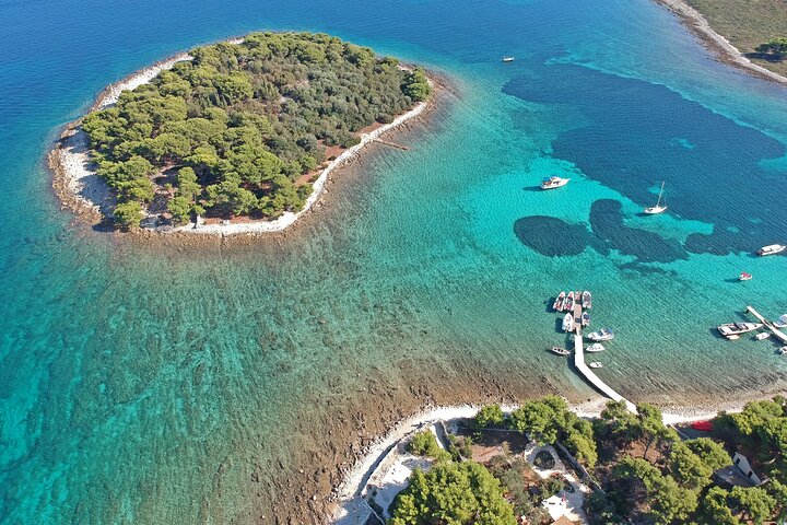 Half Day Speedboat Tour to Three Islands from Trogir