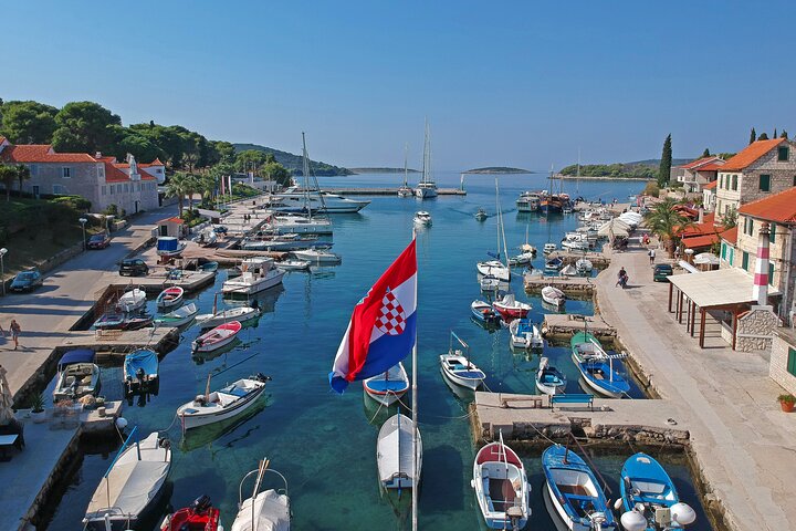 Half Day Speedboat Tour to Three Islands from Trogir