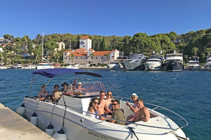 Half Day Speedboat Tour to Three Islands from Trogir