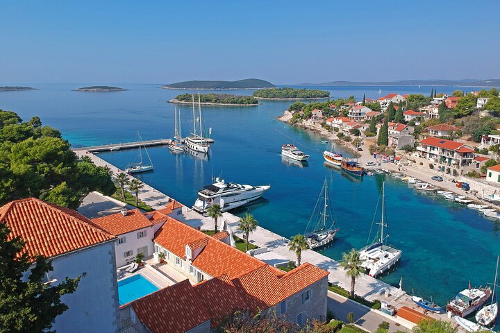 Half Day Speedboat Tour to Three Islands from Trogir