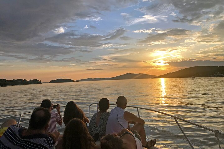 Half Day Speedboat Tour to Three Islands from Trogir