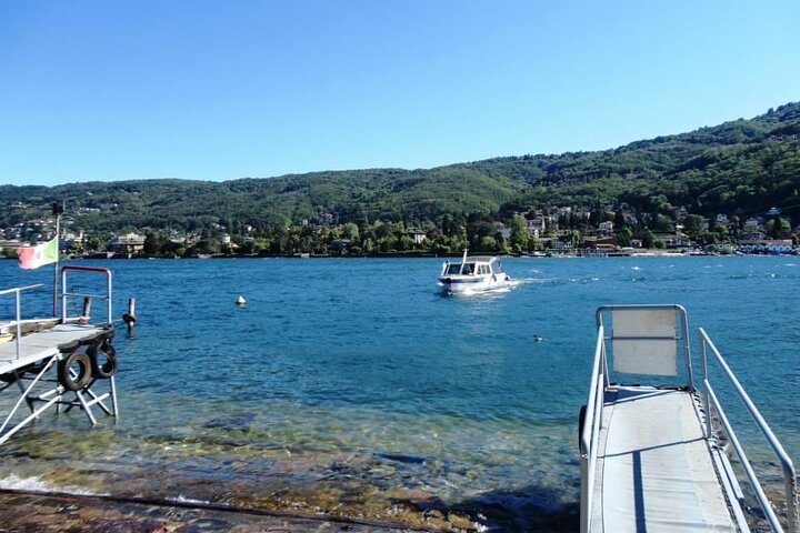 Stresa: 1-Day 3 Borromean Islands Hop-On Hop-Off Boat Tour