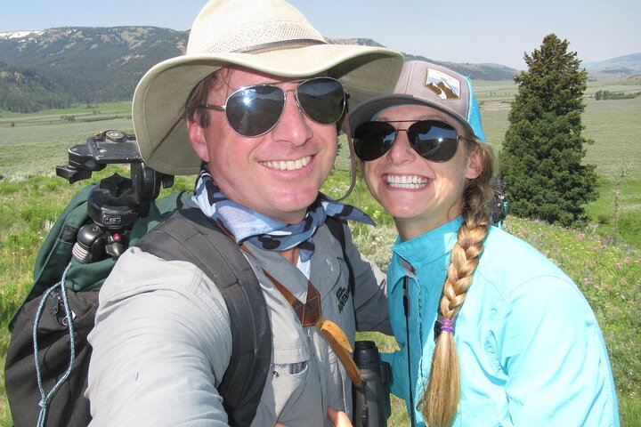 Lamar Valley Safari Hiking Tour with Lunch