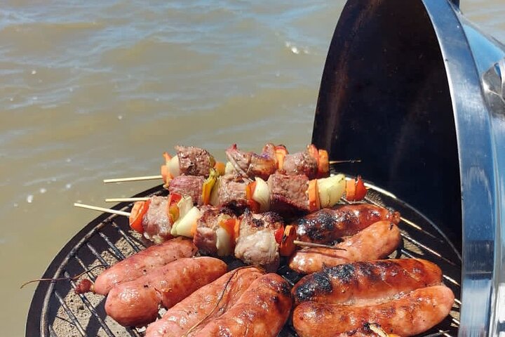 "SAILING TOUR: Tango and Choripan (typical Argentine food)