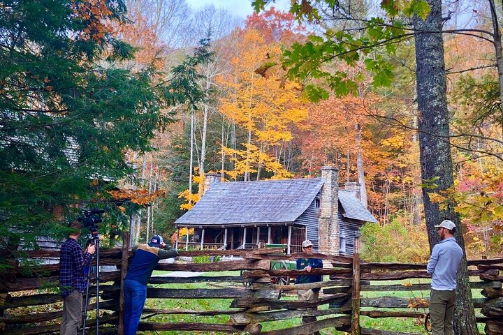 Blue Ridge Parkway and Waterfall Hiking Tour from Asheville