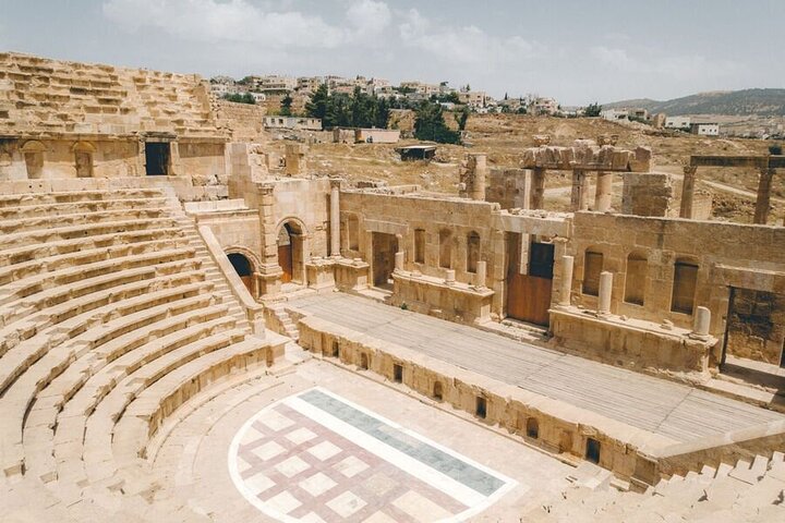 Jerash and Dead Sea with Resort Access & Lunch