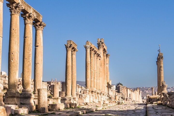 Jerash and Dead Sea with Resort Access & Lunch