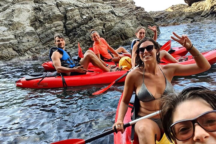 Kayak experience with Carnassa Tour in Cinque Terre + Snorkeling